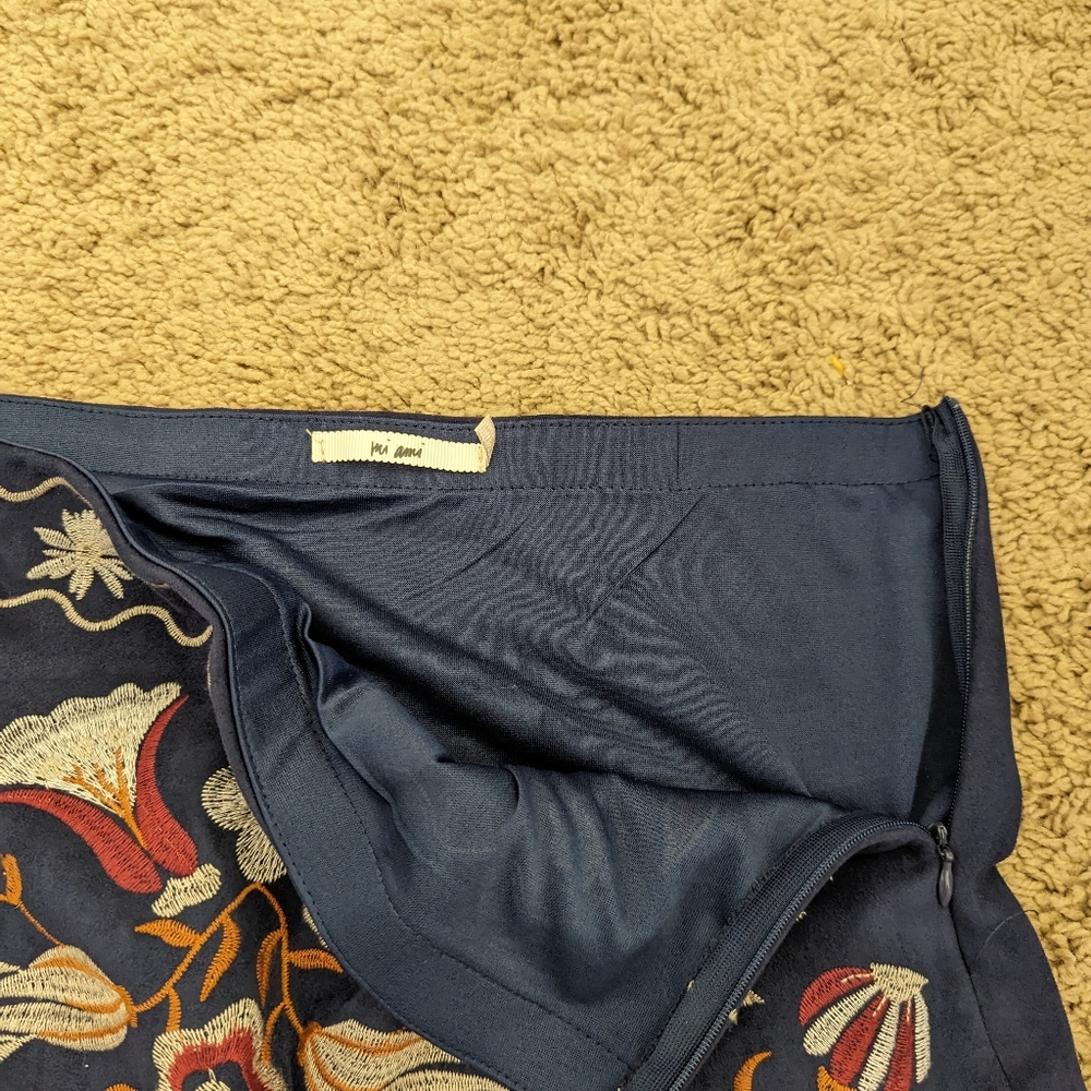 Mi AMI Velvet skirt with embroidered flowers - Picture 3 of 3